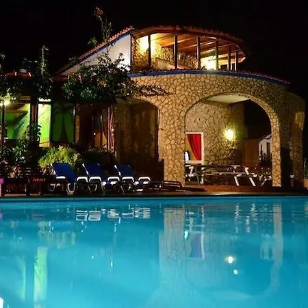 Ania Villa