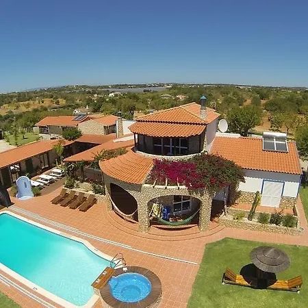 Ania Villa