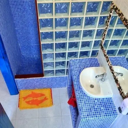 Ania Villa