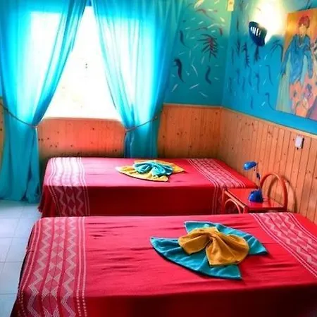 Ania Villa