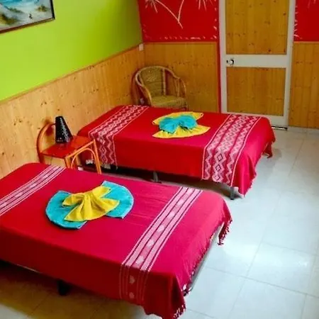 Ania Villa *